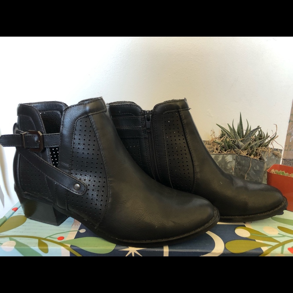 Black Leather Western style Bootie!